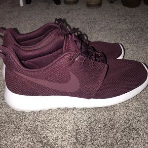 burgundy roshes